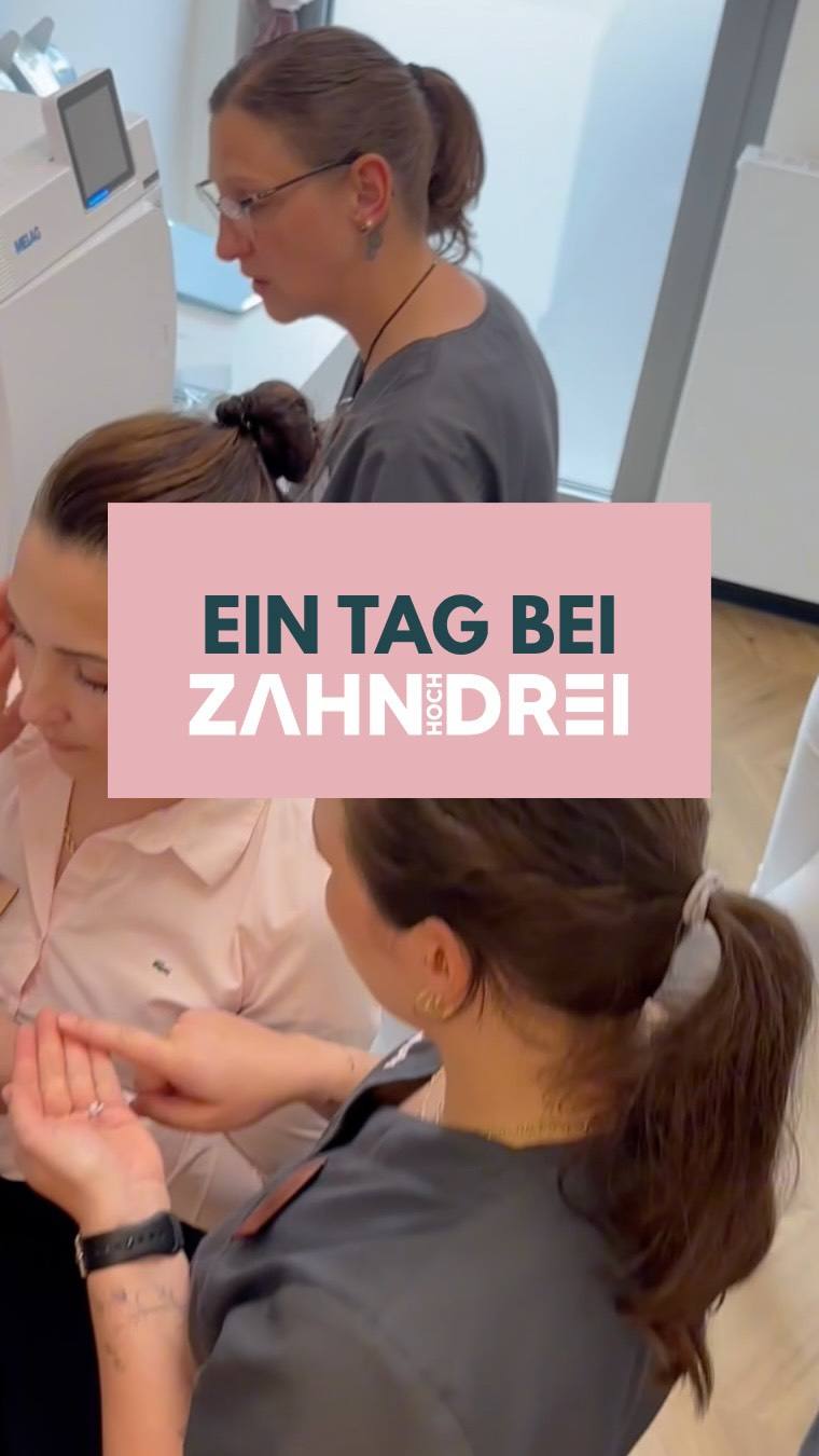 Zusammen denken, zusammen lachen, zusammen arbeiten. So sieht unser Alltag bei zahnhochdrei aus.